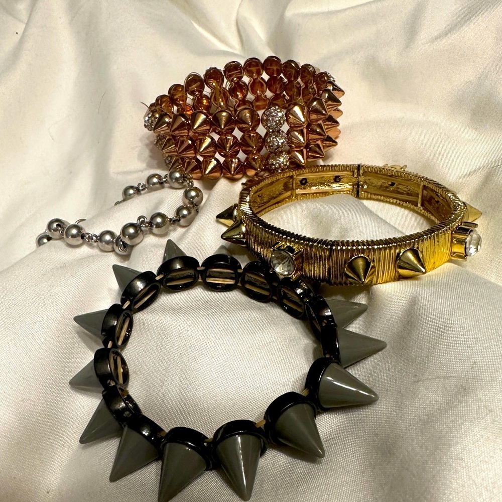 2/$50✨Bundle of bracelets​​